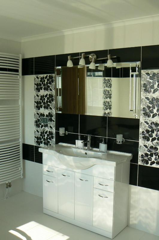 Triple Room with Bath image 2
