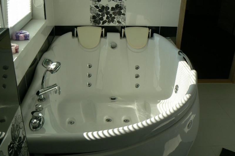 Triple Room with Bath image 3