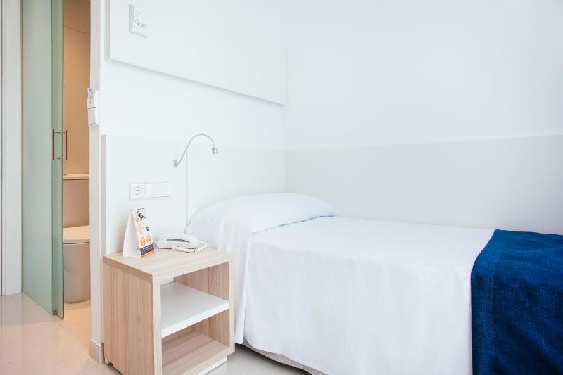 Standard Single Room image 4