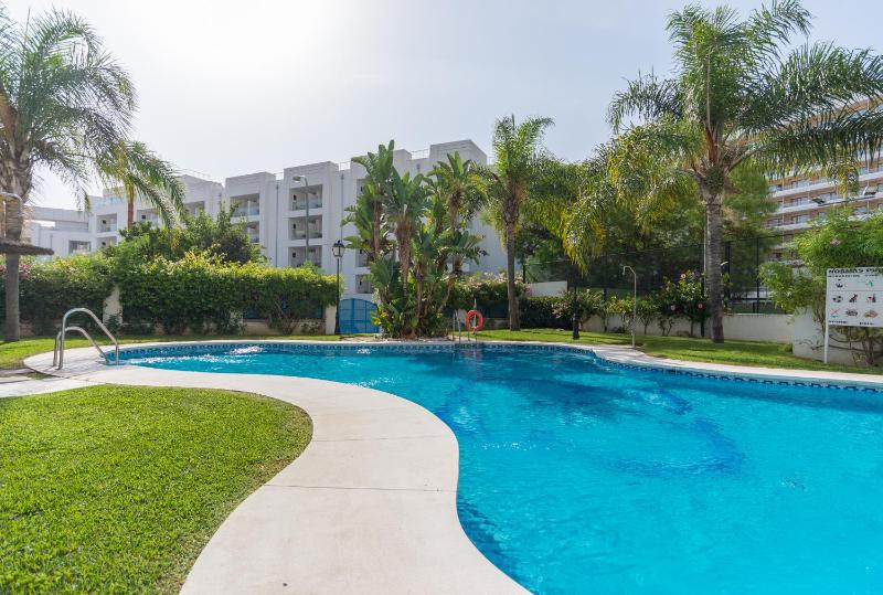 MalagaSuite Lux Beach & Pool Torremolinos - image 1
