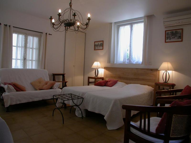 Studio Apartment with Kitchenette and Terrace image 3