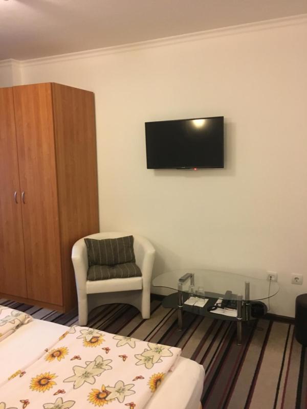 Double Room image 3