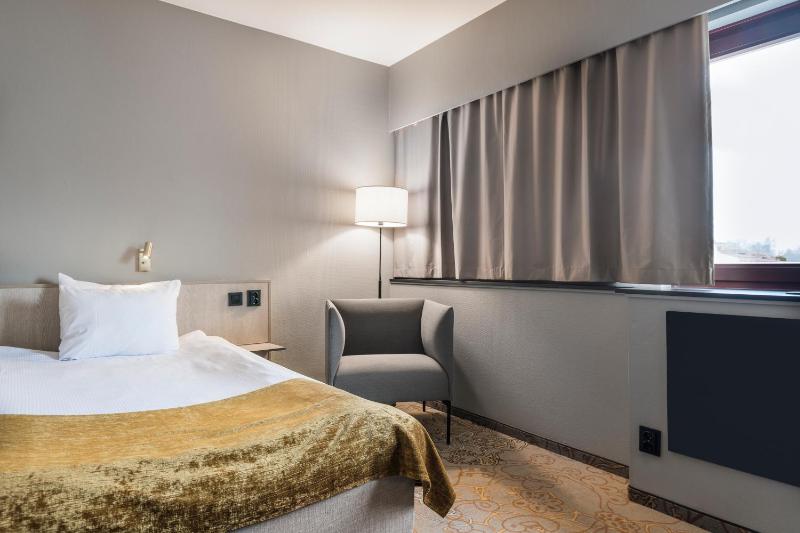 Compact Single Room image 1