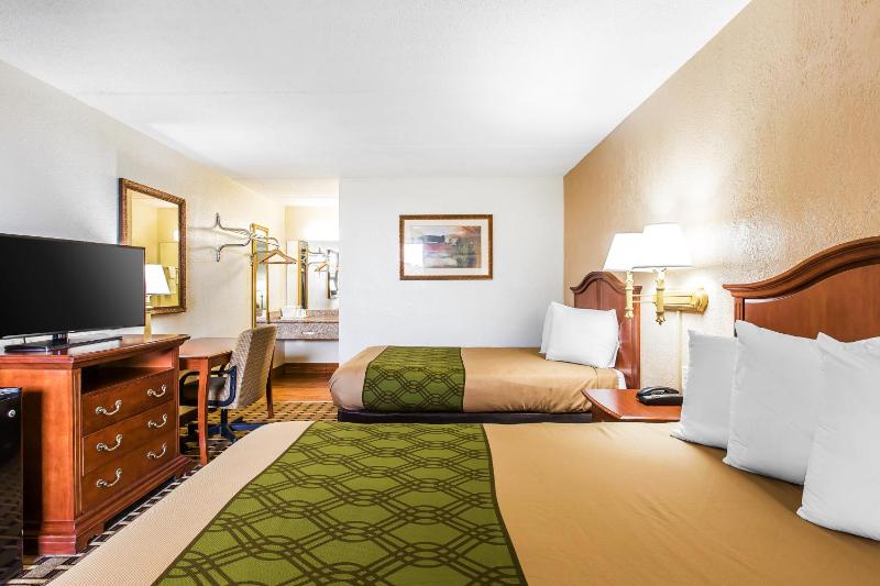 Double Room with Two Double Beds - Non-Smoking image 3
