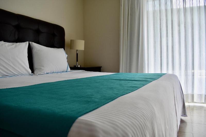 Country Hotel & Suites - image 14