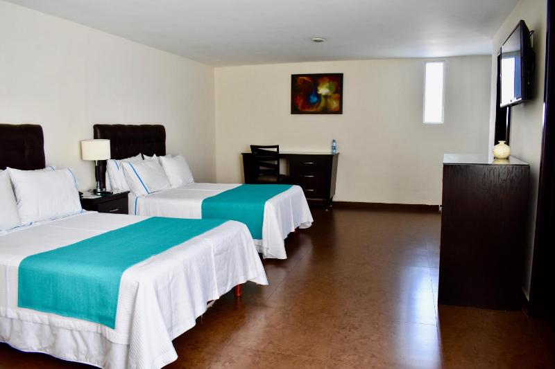 Country Hotel & Suites - image 12