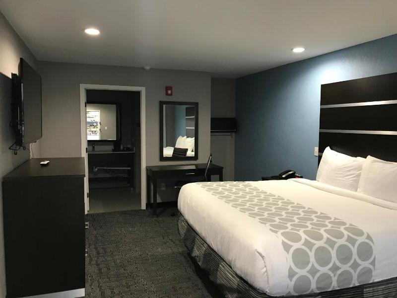 King Room - Non-Smoking image 2