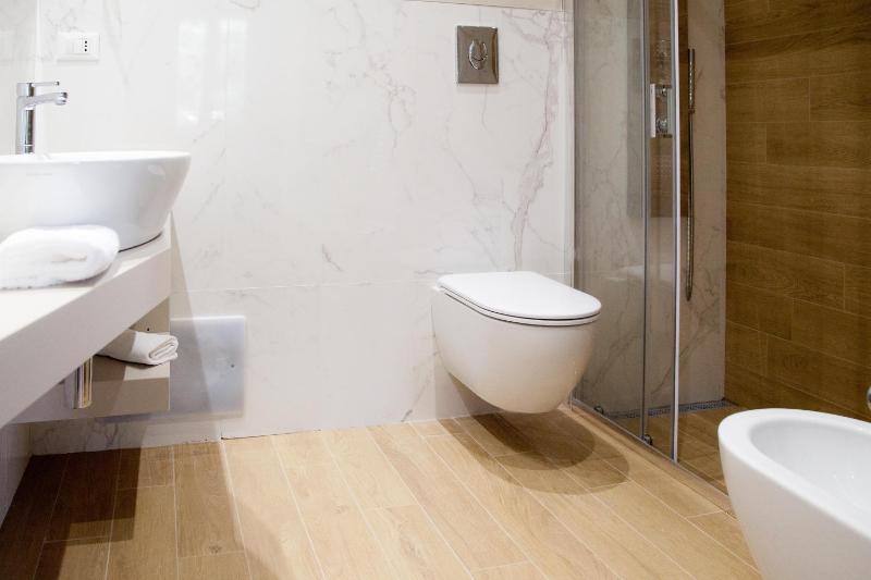 Deluxe Double or Twin Room image 4