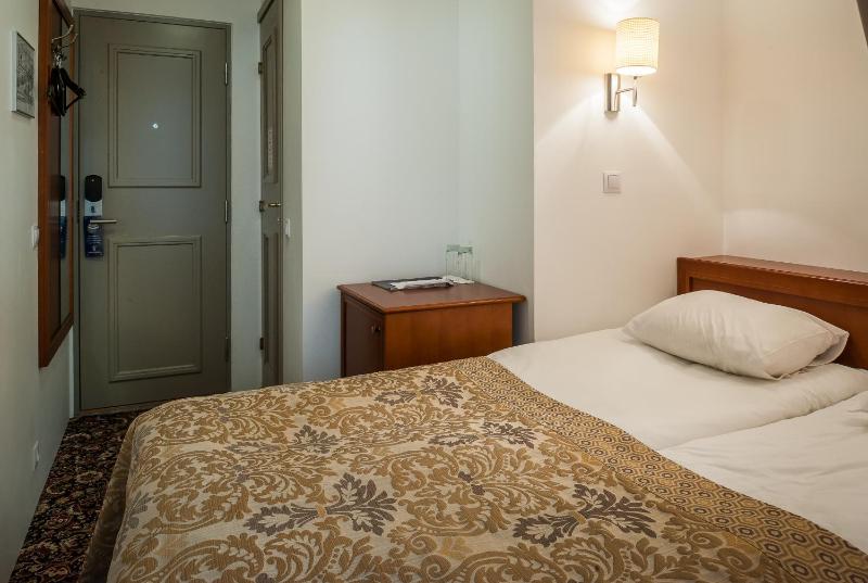 Budget Double or Twin Room without Window image 3