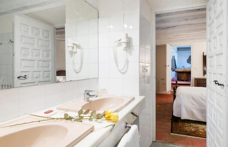 Superior Double Room image 2