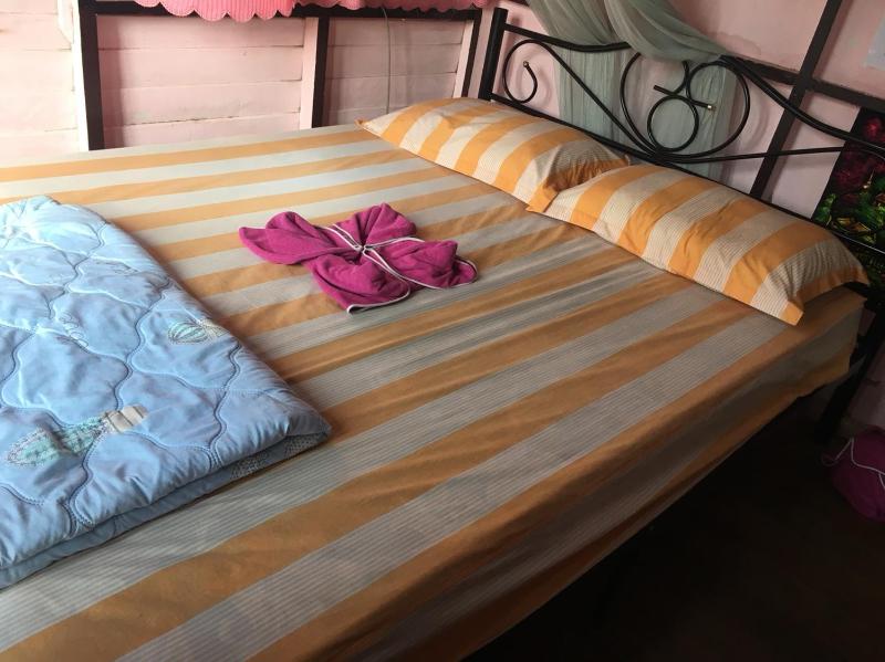 Double Room with Fan and Shared Bathroom image 1