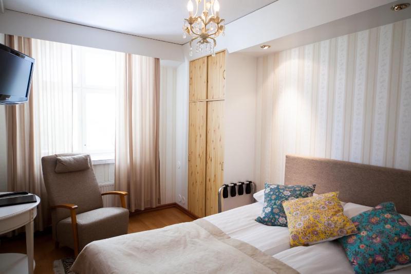 Small Double Room - Pets Allowed image 3
