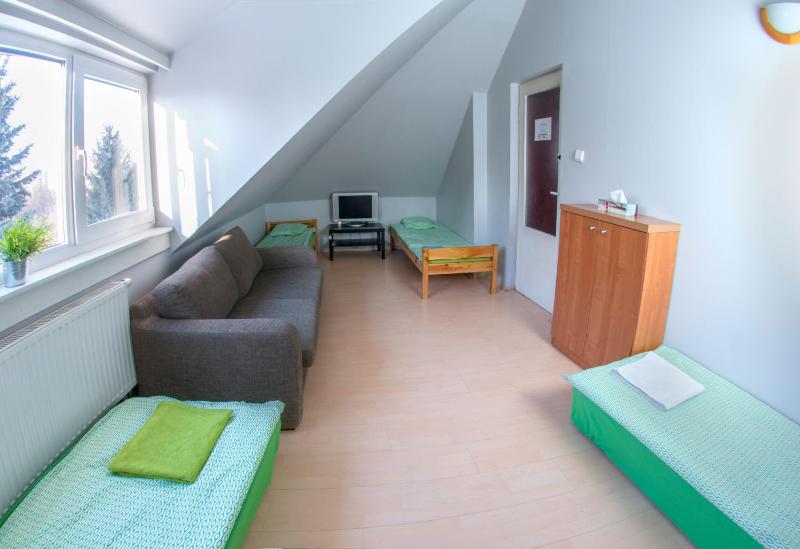 Quadruple Room with Shared Bathroom image 3