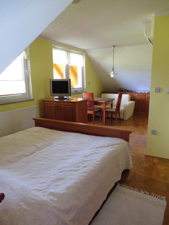 Studio with Balcony image 1