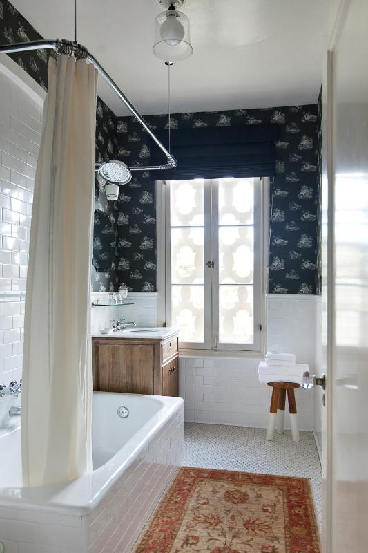 King Room image 4