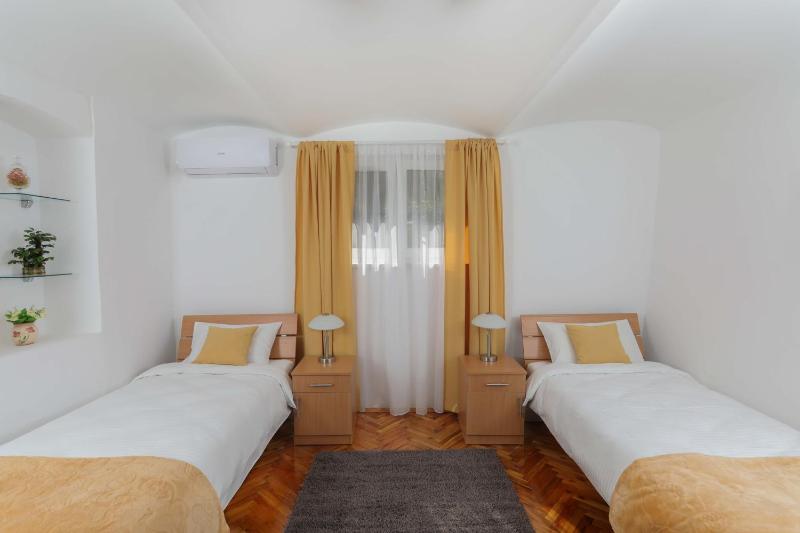 Inter Apartment Belgrade with free Parking - image 12