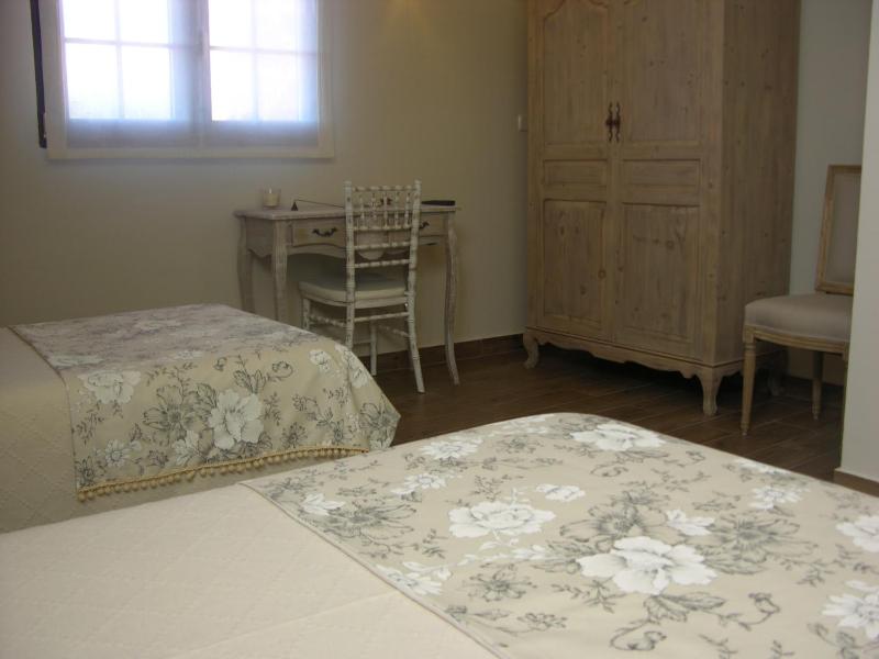 Twin Room image 2