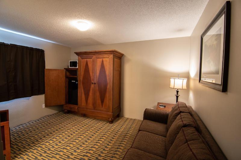 Deluxe Queen Suite image 2