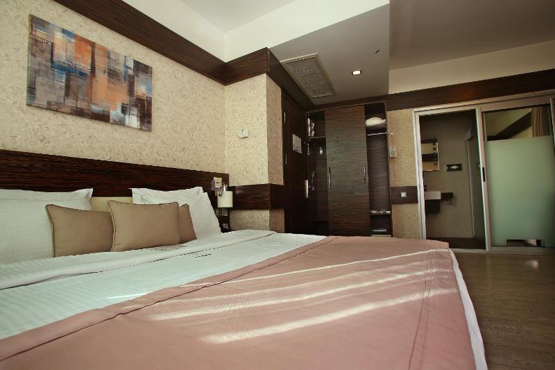 Standard Double or Twin Room image 1