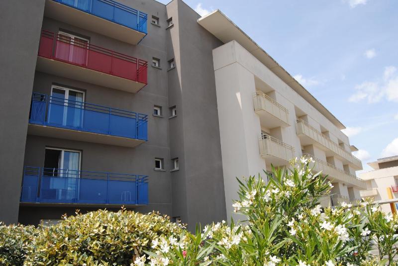 One-Bedroom Apartment with Terrace image 2