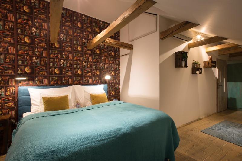 Gigantic Boho Chic 3 Bedroom 3 Bathroom Loft with Hanging Chair - image 10
