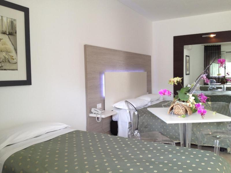 Superior Quadruple Room image 3