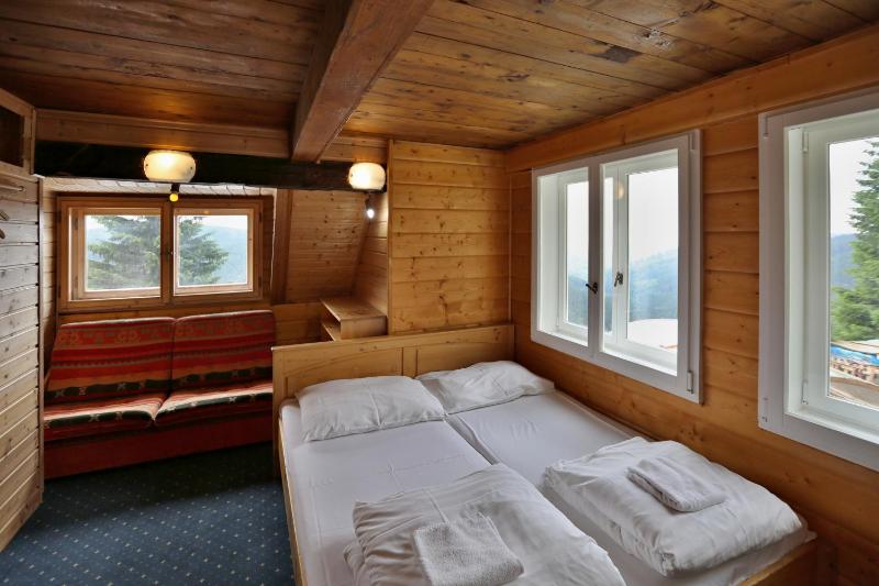 Comfort Triple Room with Shower image 3