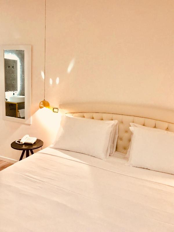 Superior Double Room image 3