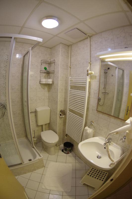Twin Room with Extra Bed (3 Adults) image 2