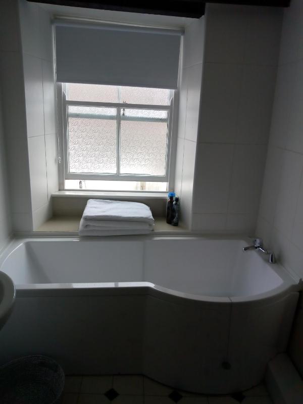 Budget Double Room image 3