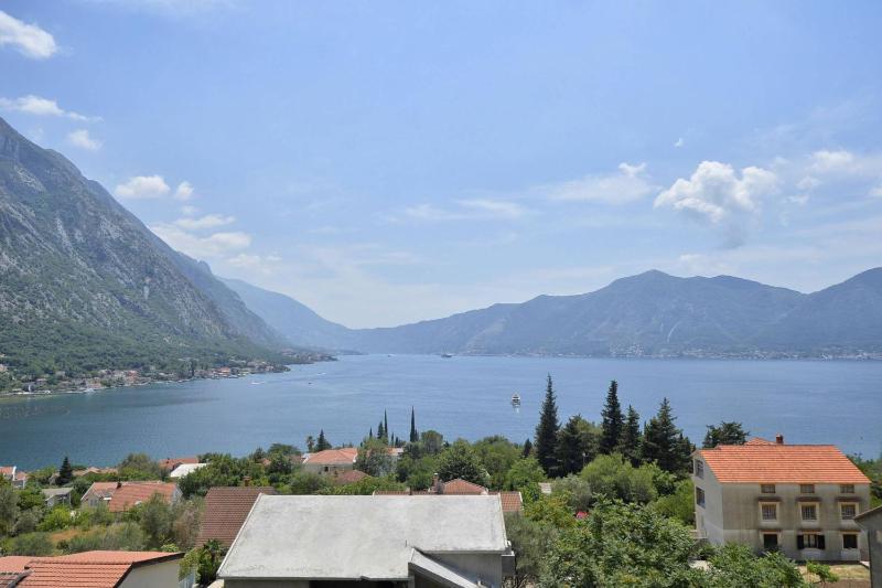 Apartment with Sea View image 3