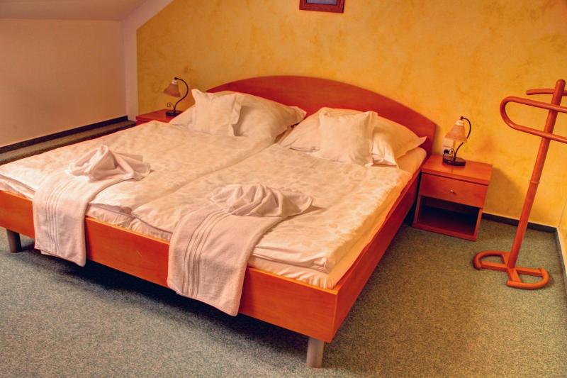 Double Room with Garden View image 3