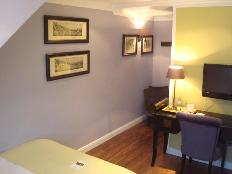 Economy Double Room image 2