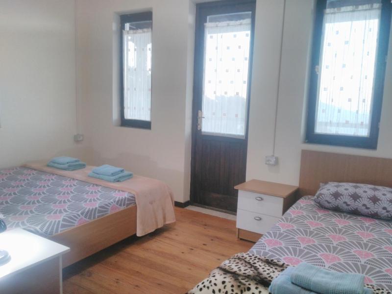 Quiet Villa Near Berat - Scenic Balcony & Garden - image 11