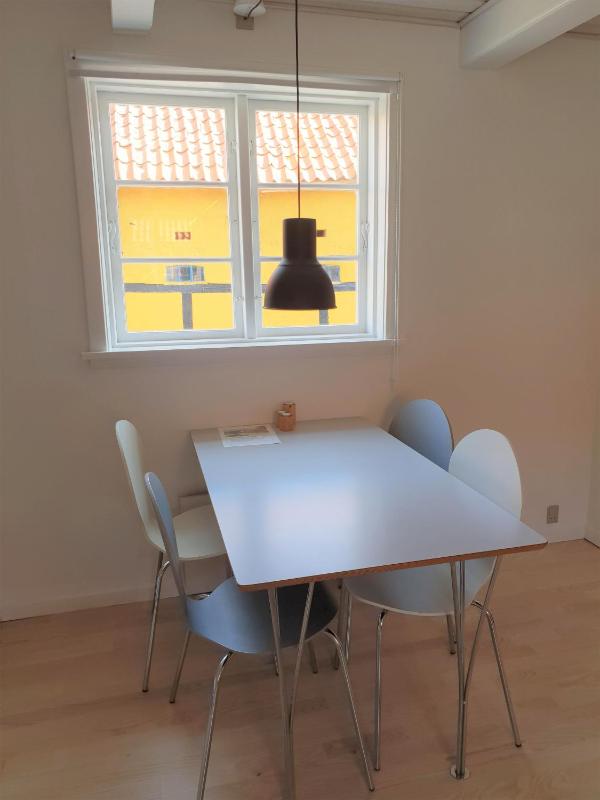 One-Bedroom Apartment image 4