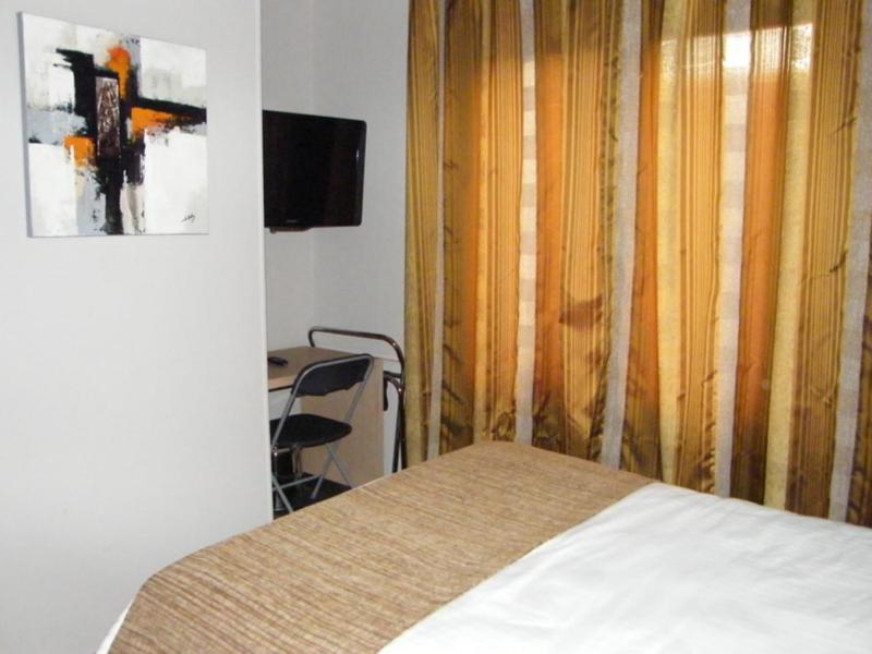 Standard Double Room image 4