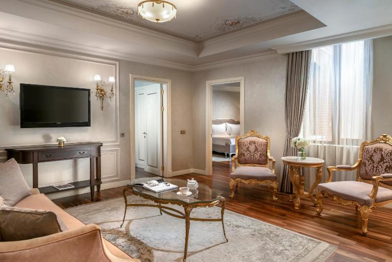 Two-Bedroom King Suite image 3