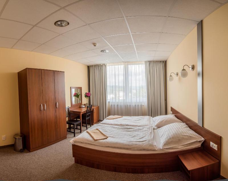 Double Room image 2