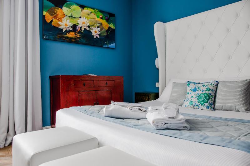 Deluxe Double Room with Extra Bed image 4