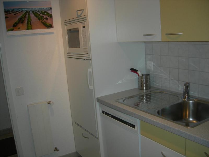 One-Bedroom Apartment image 4
