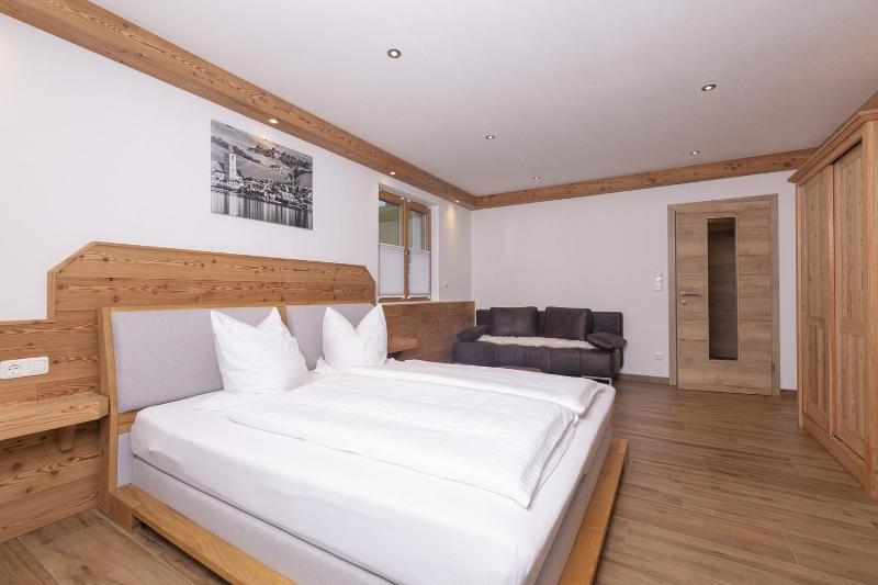 Deluxe Double Room image 3