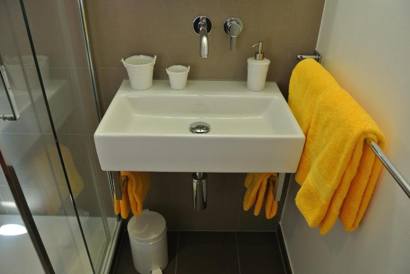 Classic Double or Twin Room with Balcony image 2