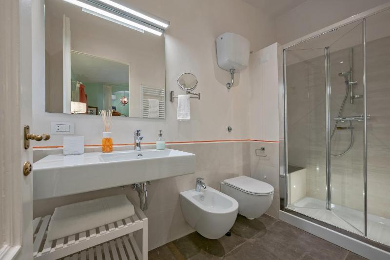 Double Room image 3