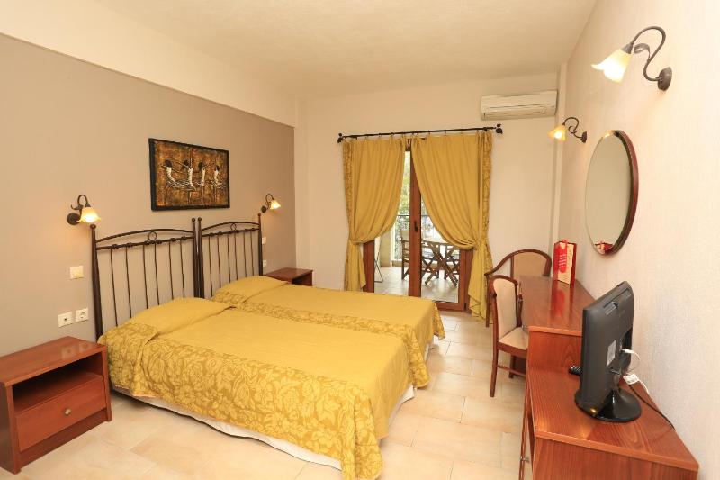 Standard Double or Twin Room with Balcony image 4
