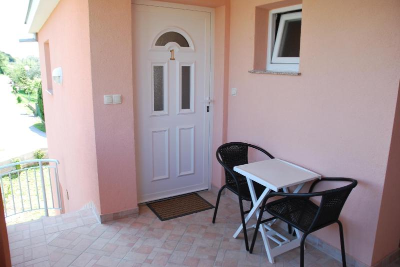 Studio Apartment with Sea View image 3