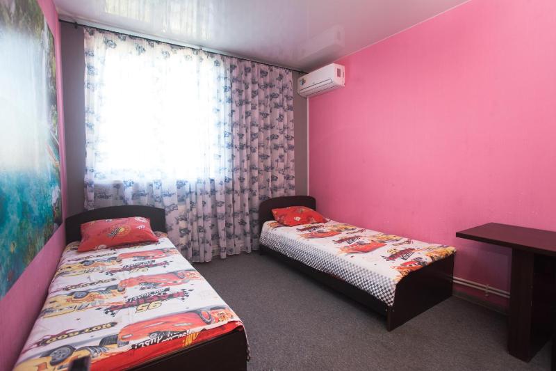 Twin Room image 2