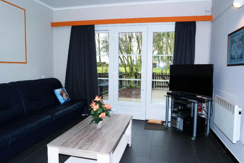 Apartment with Garden image 2