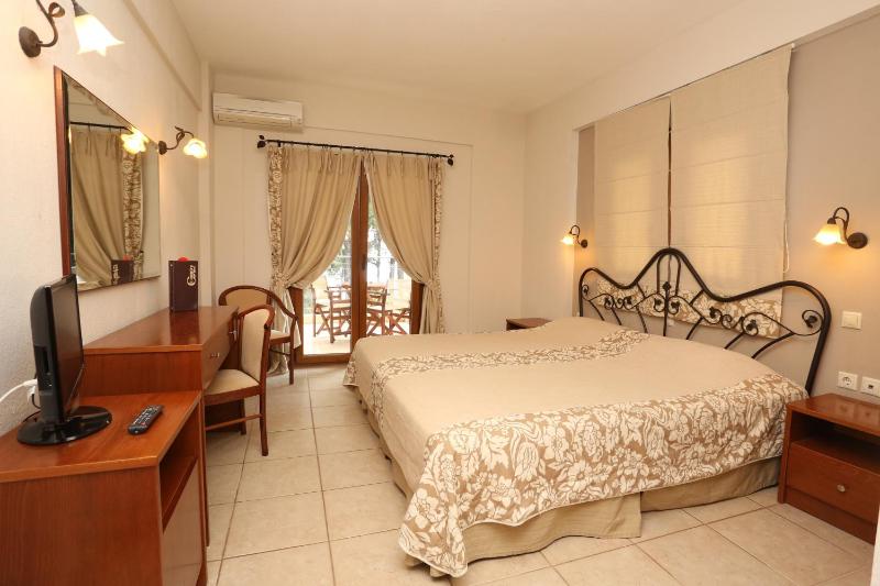Standard Double or Twin Room with Balcony image 3