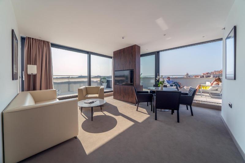 Presidential Suite image 1