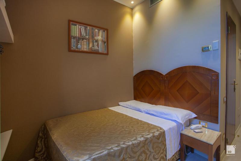 Economy Double Room image 2